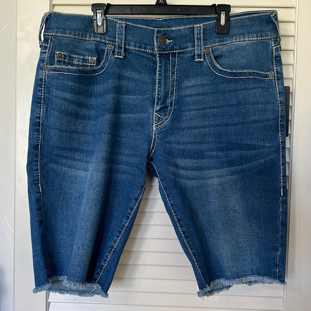 True Religion RICKEY NF BIG T SHORTS. Raw Hem. Size 38. Color: Urban Cowboy.